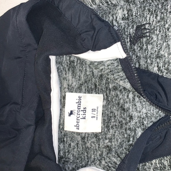 Abercrombie sweater - Picture 2 of 6